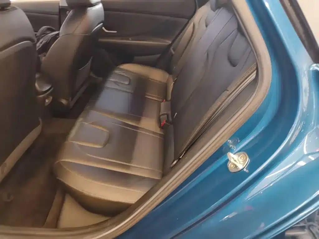 Hyundai Elantra 2021 1.5L CVT LUX Premium Edition — миниатюра 17