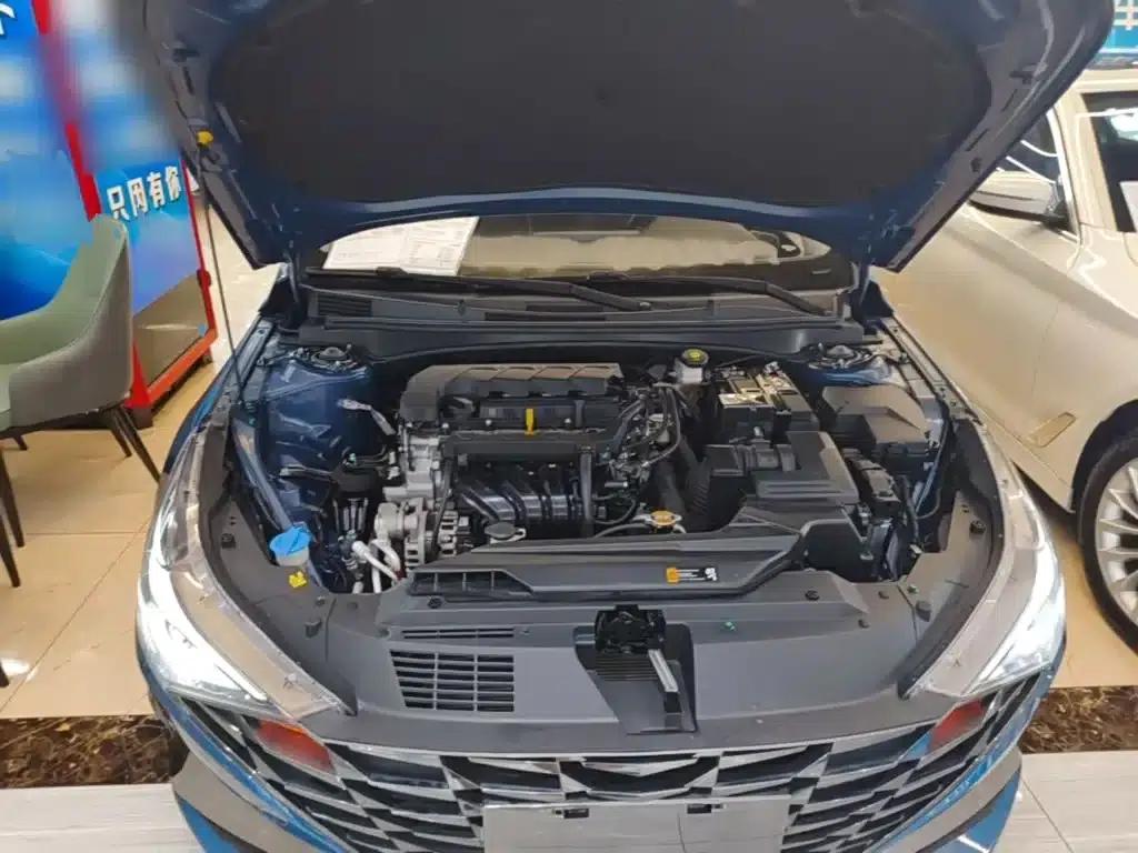 Hyundai Elantra 2021 1.5L CVT LUX Premium Edition — миниатюра 20