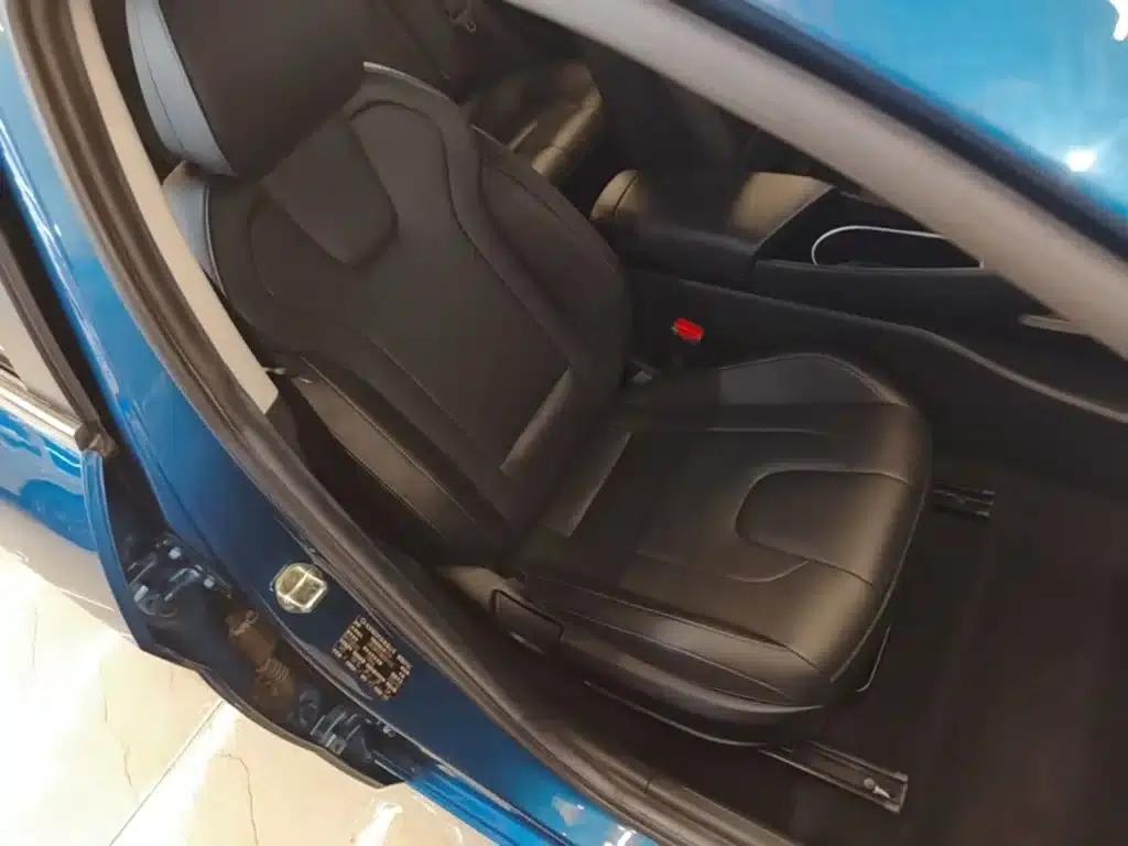 Hyundai Elantra 2021 1.5L CVT LUX Premium Edition — миниатюра 25