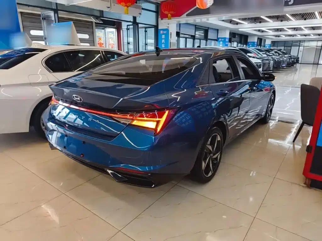 Hyundai Elantra 2021 1.5L CVT LUX Premium Edition — миниатюра 7