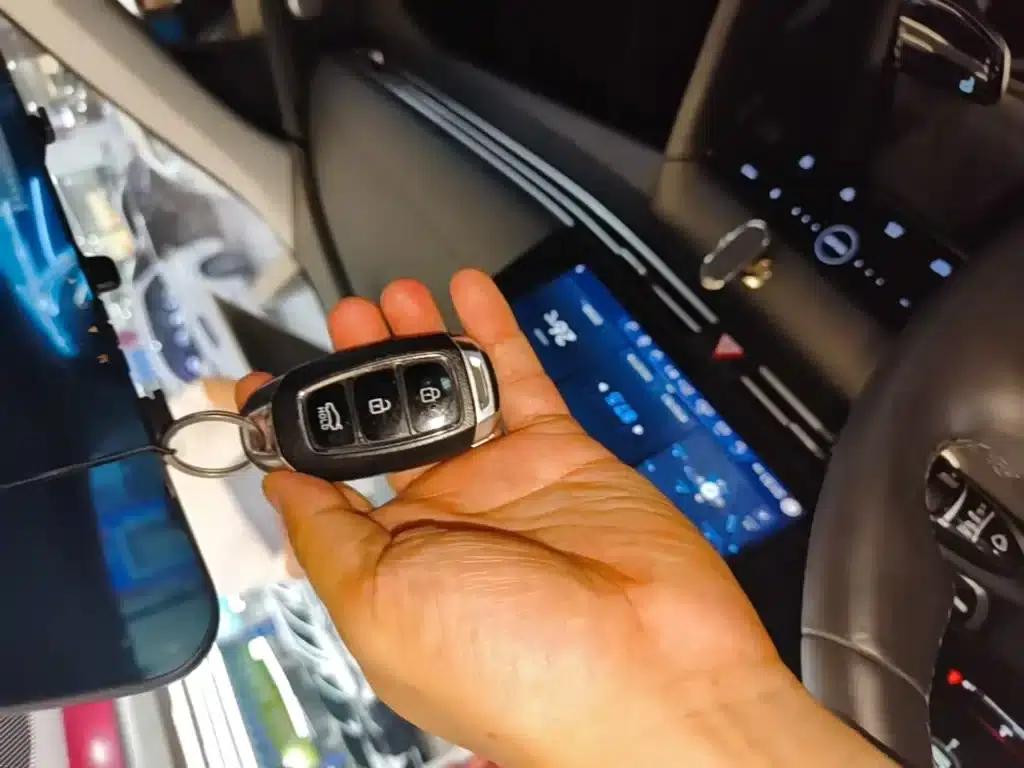 Hyundai Elantra 2021 1.5L CVT LUX Premium Edition — миниатюра 9