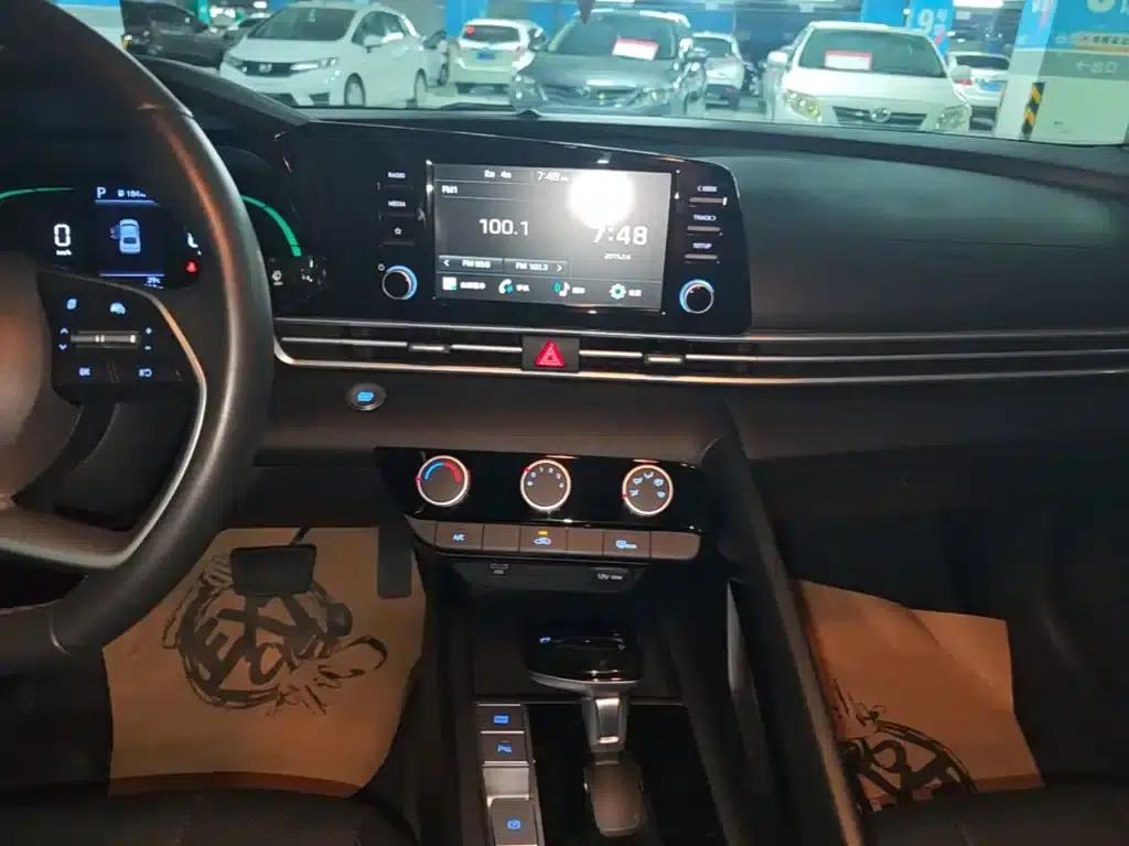 Hyundai Elantra 2023 1.5L CVT GLX Elite Edition — миниатюра 13