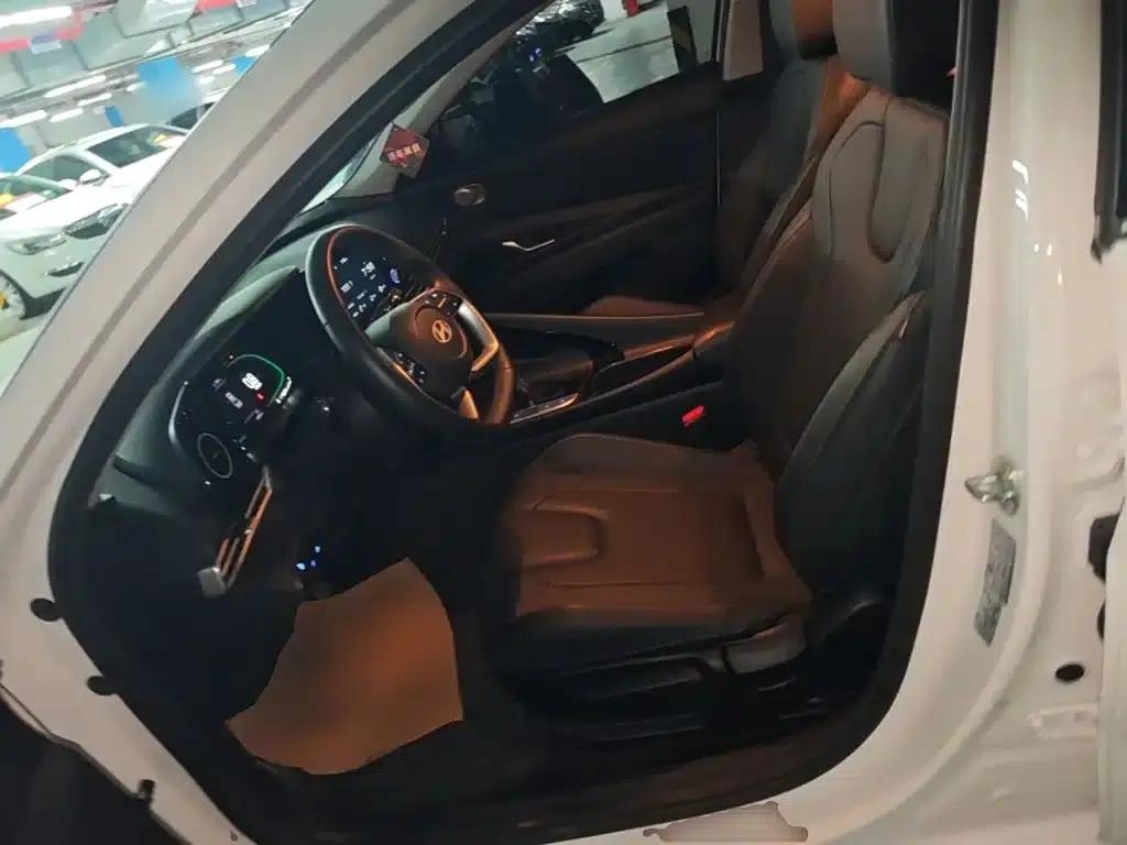 Hyundai Elantra 2023 1.5L CVT GLX Elite Edition — миниатюра 15