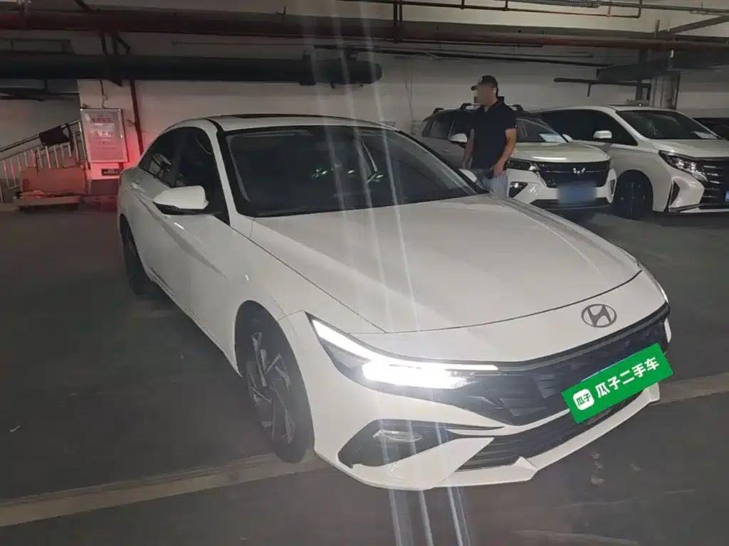 Hyundai Elantra 2023 1.5L CVT GLX Elite Edition — миниатюра 4