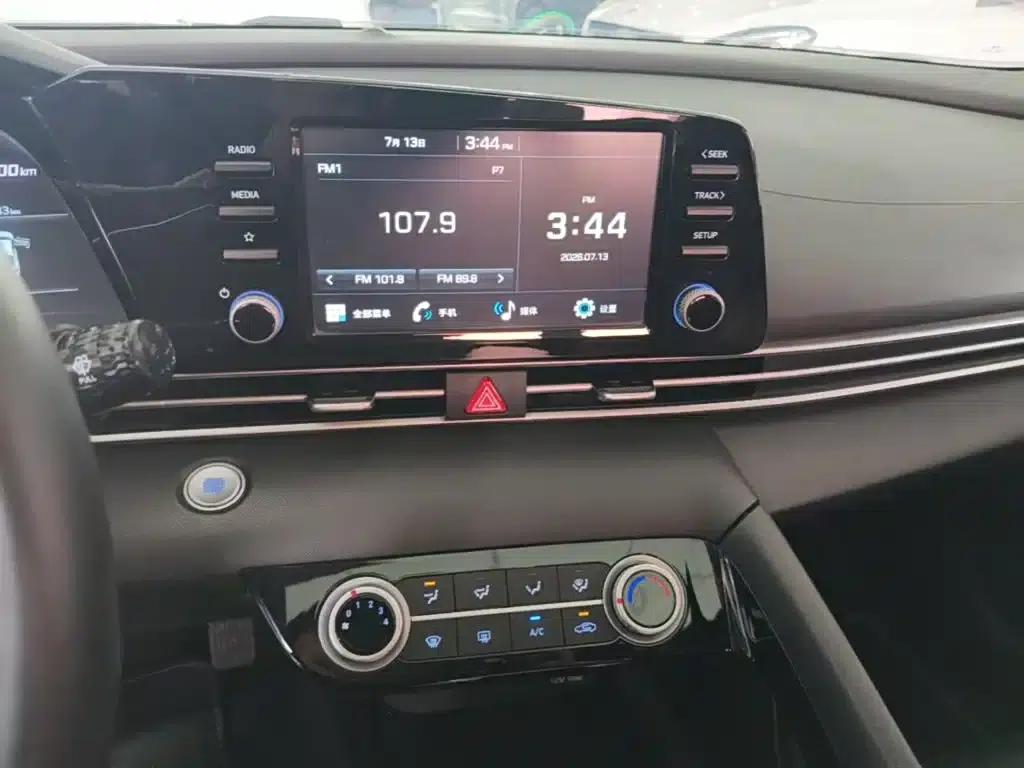 Hyundai Elantra 2021 1.5L CVT GLX Elite Edition — миниатюра 13