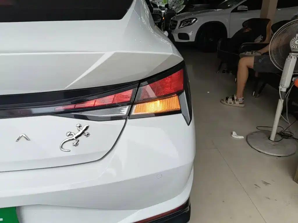 Hyundai Elantra 2021 1.5L CVT GLX Elite Edition — миниатюра 8