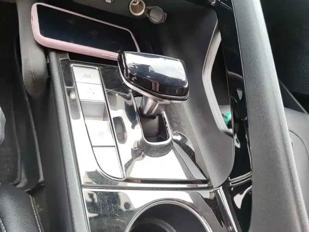 Hyundai Elantra 2021 1.5L CVT LUX Premium Edition — миниатюра 14