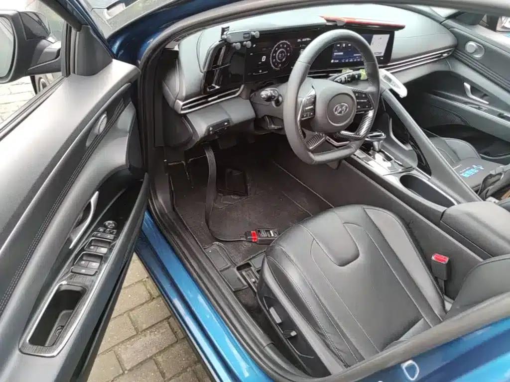 Hyundai Elantra 2021 1.5L CVT LUX Premium Edition — миниатюра 16