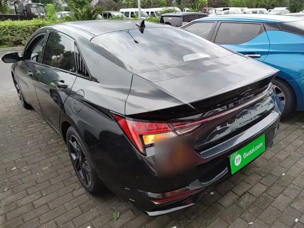 Hyundai Elantra 2021 1.5L CVT LUX Premium Edition — миниатюра 5