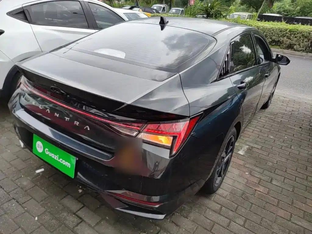 Hyundai Elantra 2021 1.5L CVT LUX Premium Edition — миниатюра 7