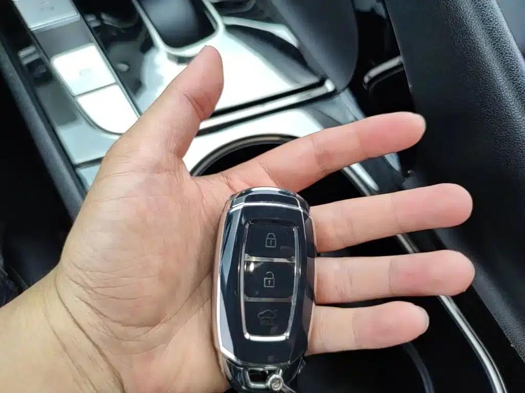 Hyundai Elantra 2021 1.5L CVT LUX Premium Edition — миниатюра 9