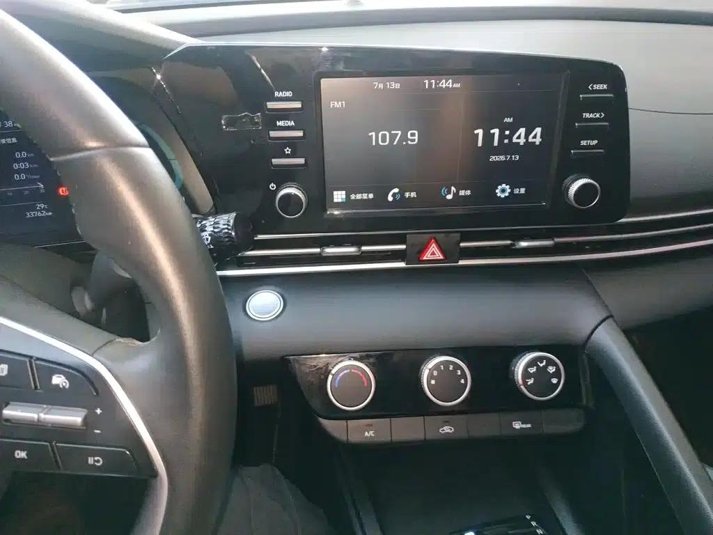Hyundai Elantra 2023 1.5L CVT GLX Elite Edition — миниатюра 13