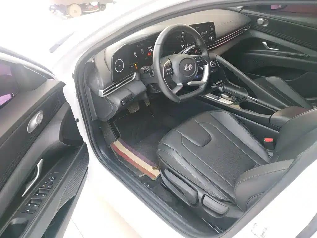 Hyundai Elantra 2023 1.5L CVT GLX Elite Edition — миниатюра 16