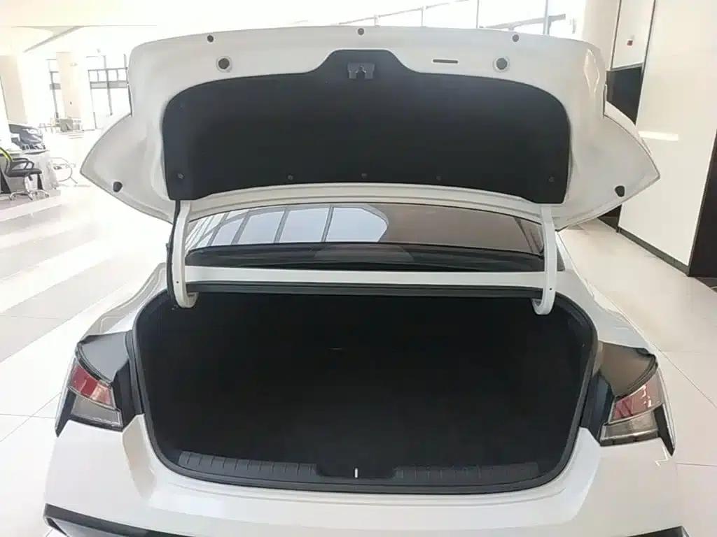 Hyundai Elantra 2023 1.5L CVT GLX Elite Edition — миниатюра 19