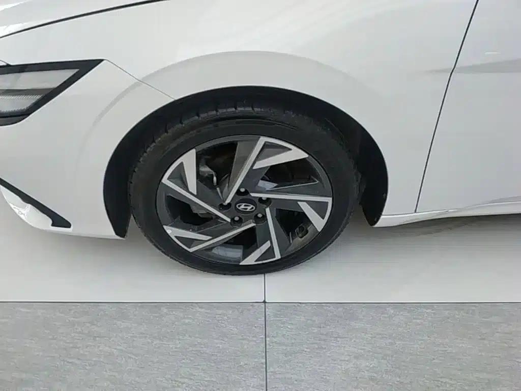 Hyundai Elantra 2023 1.5L CVT GLX Elite Edition — миниатюра 23