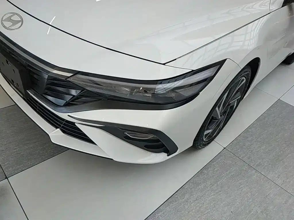 Hyundai Elantra 2023 1.5L CVT GLX Elite Edition — миниатюра 24