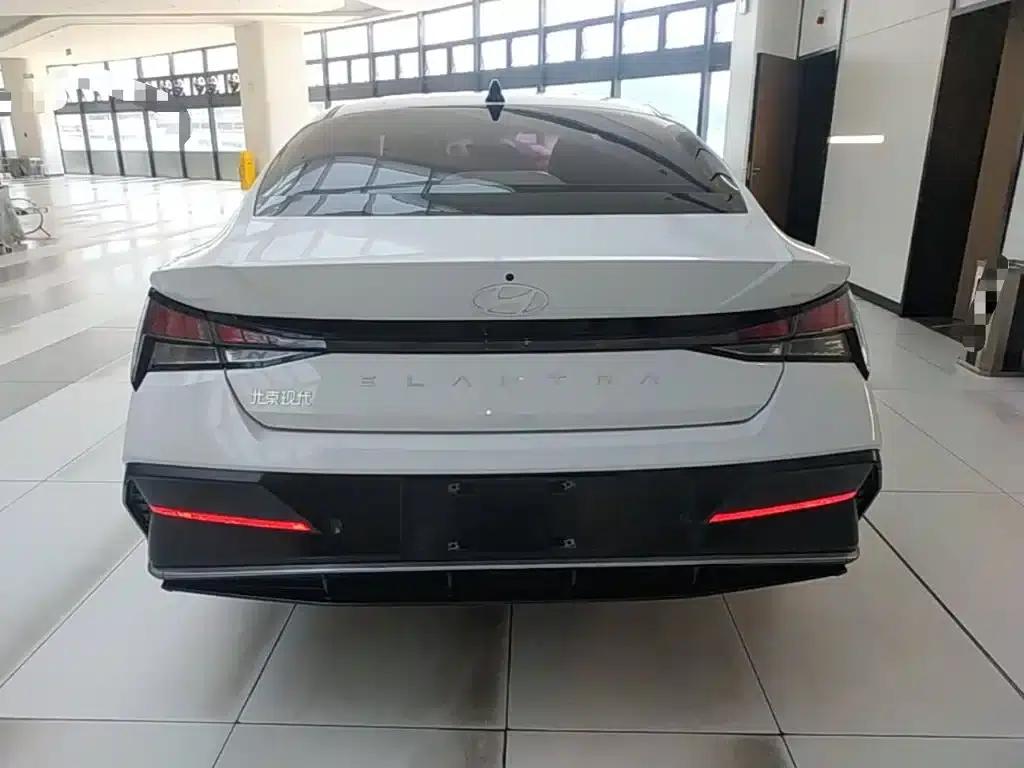 Hyundai Elantra 2023 1.5L CVT GLX Elite Edition — миниатюра 6