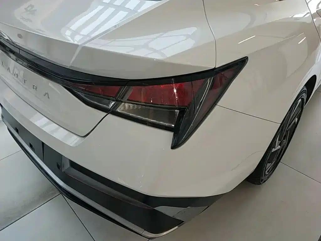 Hyundai Elantra 2023 1.5L CVT GLX Elite Edition — миниатюра 8