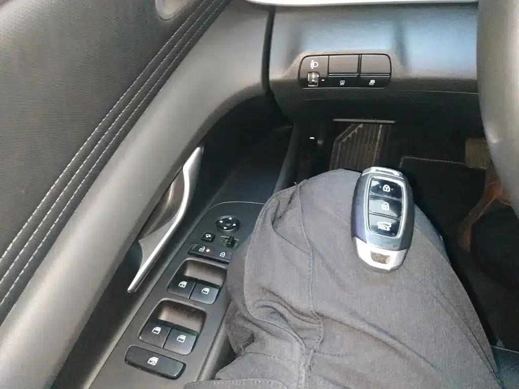 Hyundai Elantra 2023 1.5L CVT GLX Elite Edition — миниатюра 9