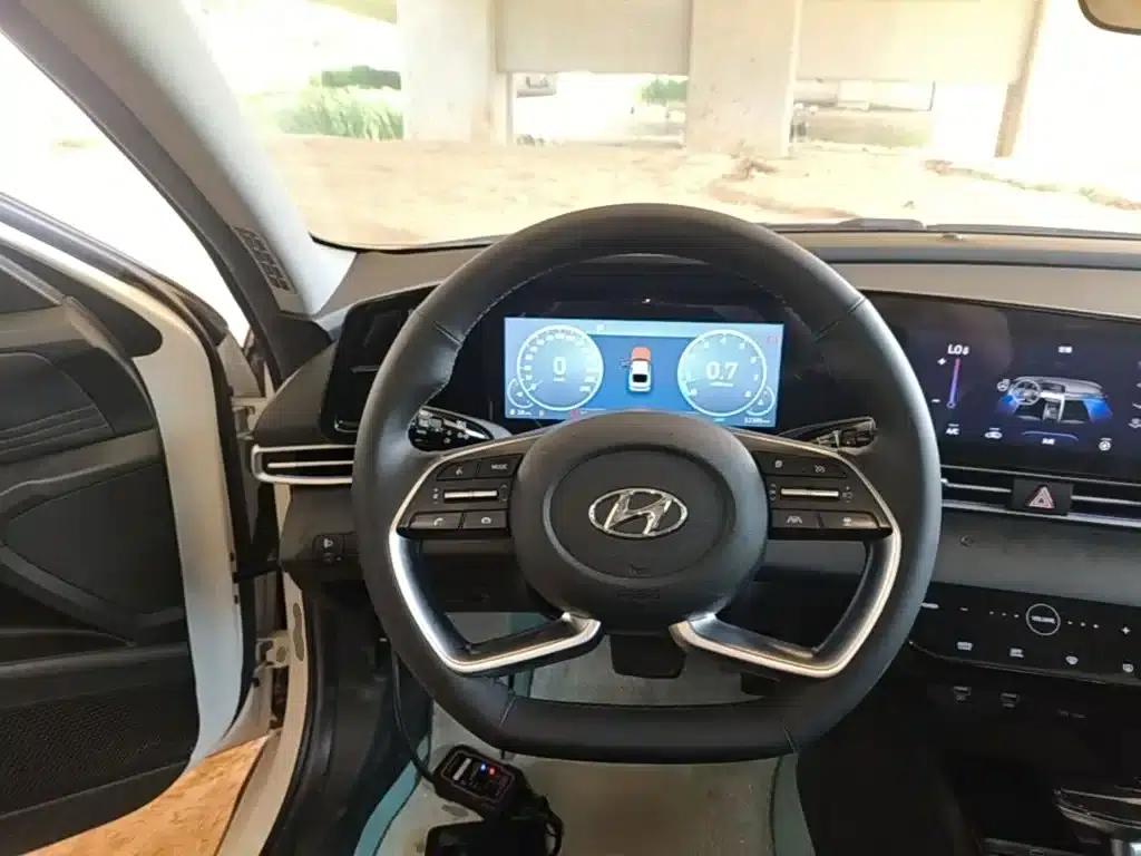 Hyundai Elantra 2021 1.5L CVT TOP Flagship Edition — миниатюра 11