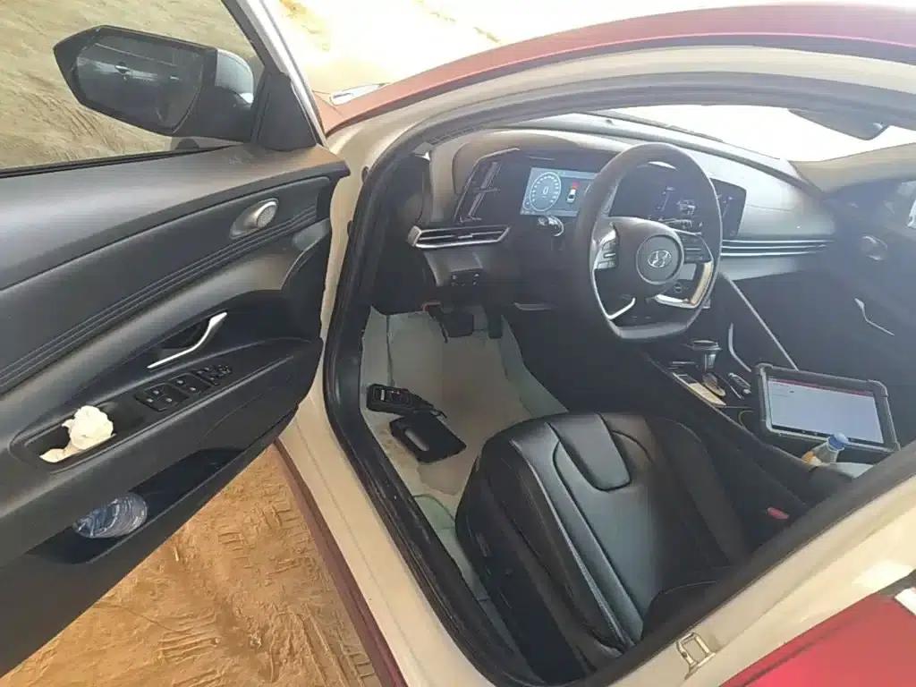 Hyundai Elantra 2021 1.5L CVT TOP Flagship Edition — миниатюра 16