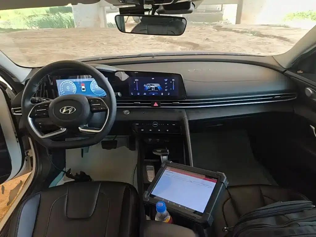 Hyundai Elantra 2021 1.5L CVT TOP Flagship Edition — миниатюра 10