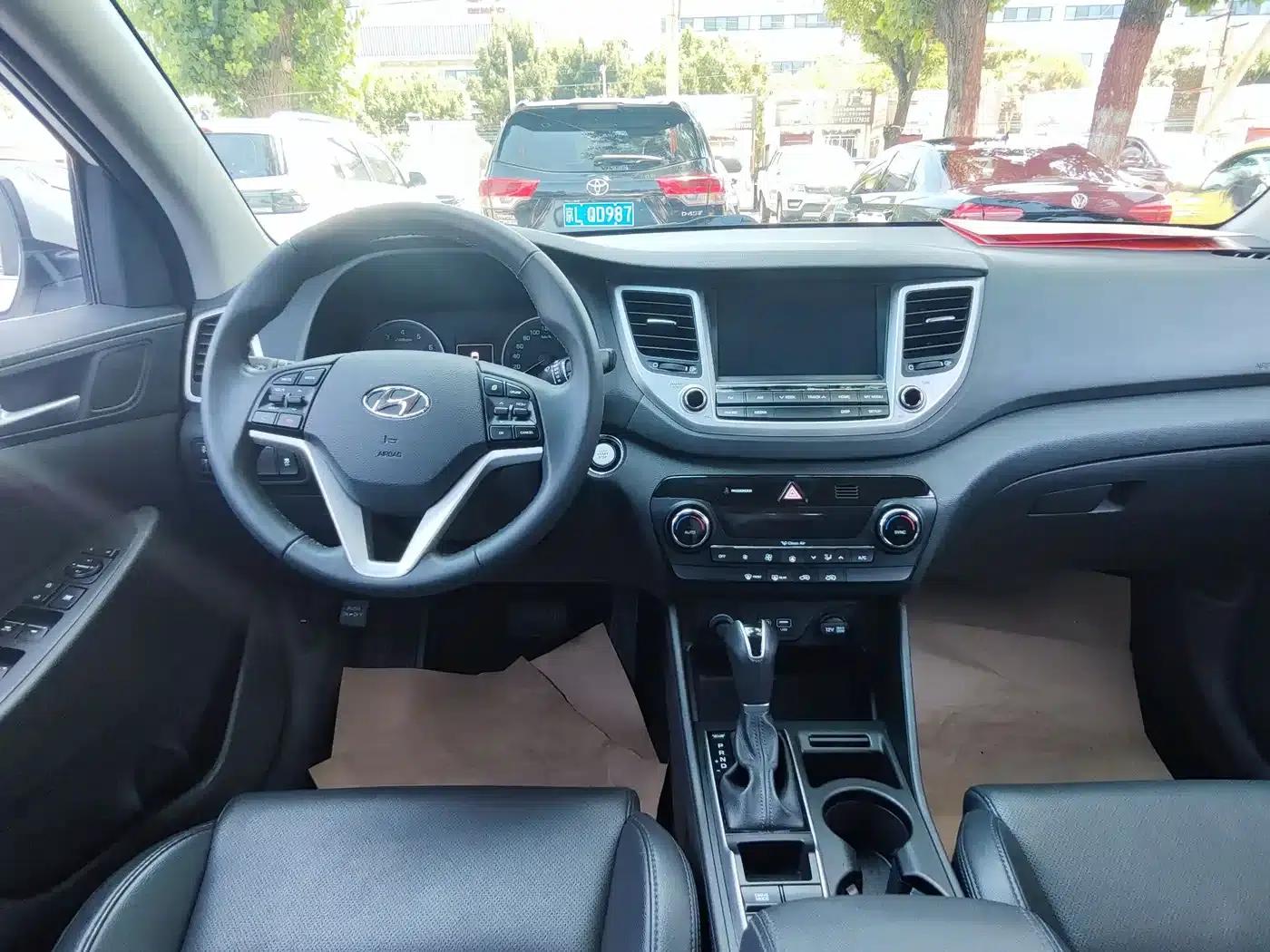 Tucson 2015 1.6T Dual-Clutch Two-Wheel Drive Intelligent Model — миниатюра 12