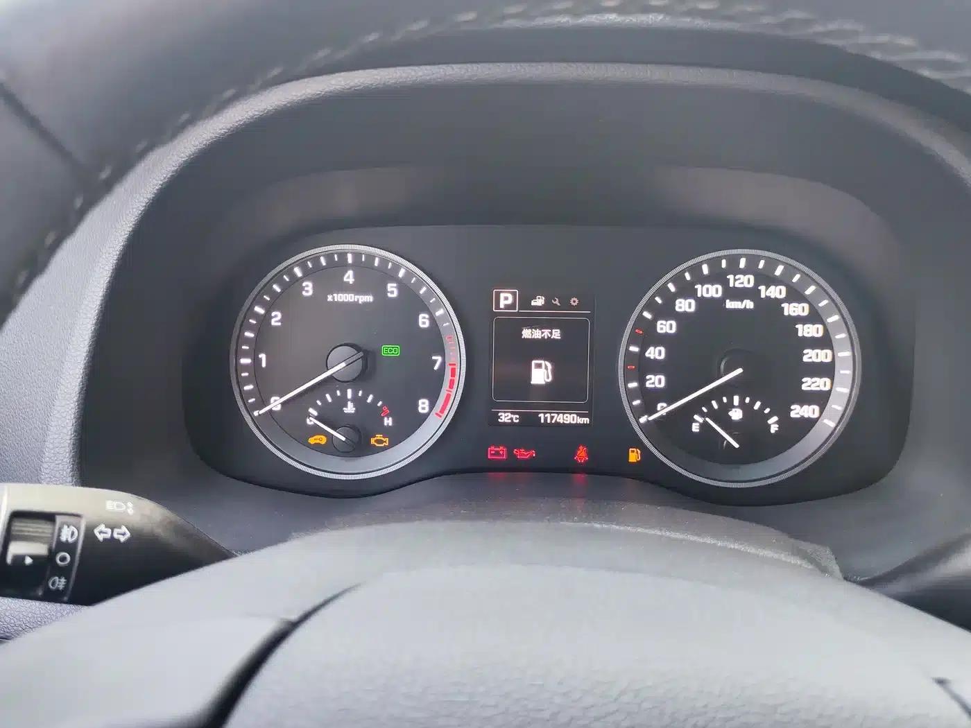 Tucson 2015 1.6T Dual-Clutch Two-Wheel Drive Intelligent Model — миниатюра 9