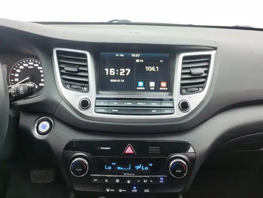 Tucson 2015 1.6T Dual-Clutch Two-Wheel Drive Intelligent Model — миниатюра 13