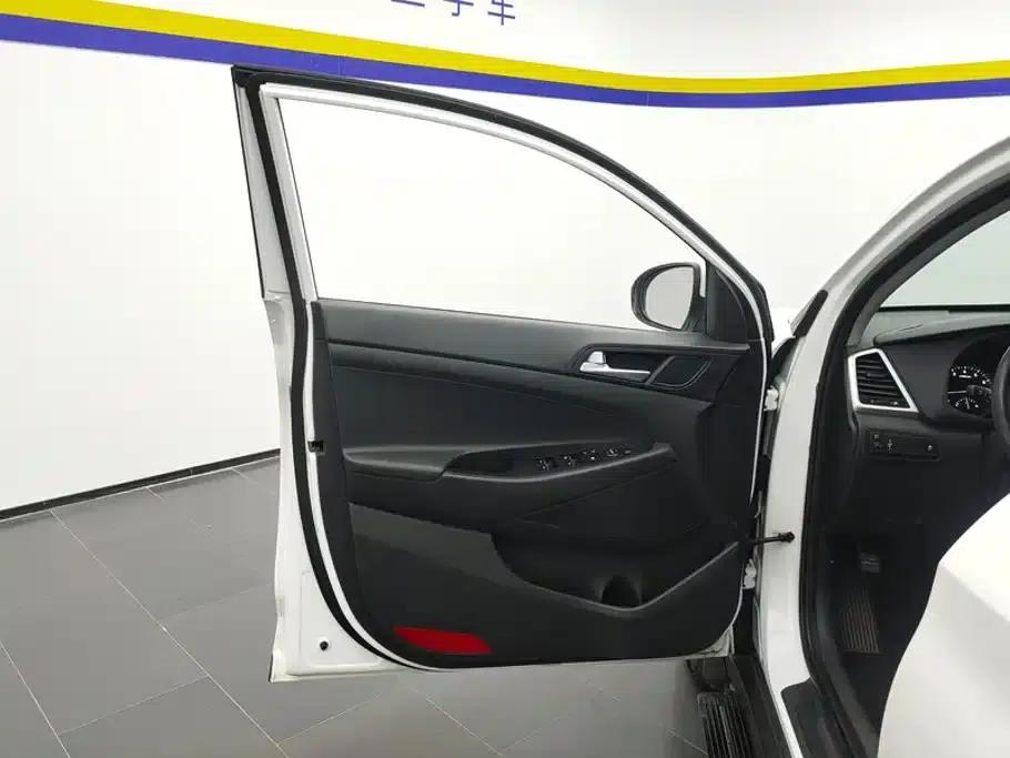 Tucson 2015 1.6T Dual-Clutch Two-Wheel Drive Intelligent Model — миниатюра 7