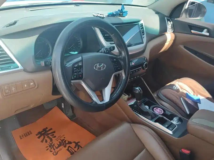 Tucson 2015 2.0L Automatic 2WD Smart Edition — миниатюра 12