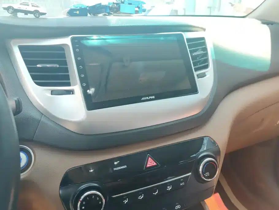 Tucson 2015 2.0L Automatic 2WD Smart Edition — миниатюра 13