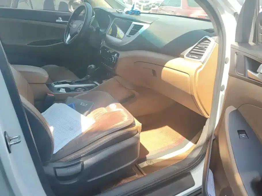 Tucson 2015 2.0L Automatic 2WD Smart Edition — миниатюра 8