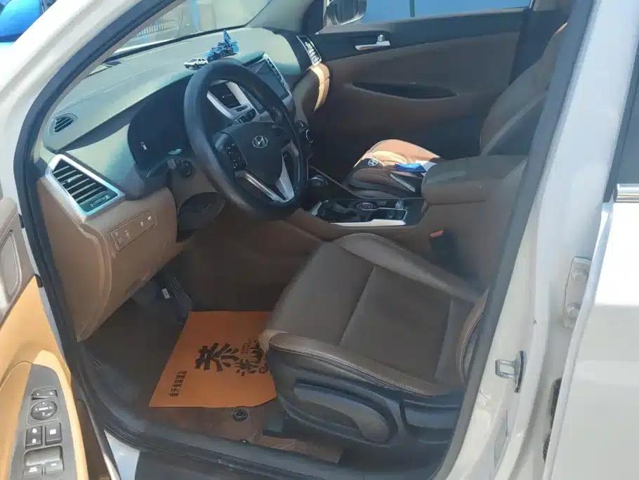 Tucson 2015 2.0L Automatic 2WD Smart Edition — миниатюра 9