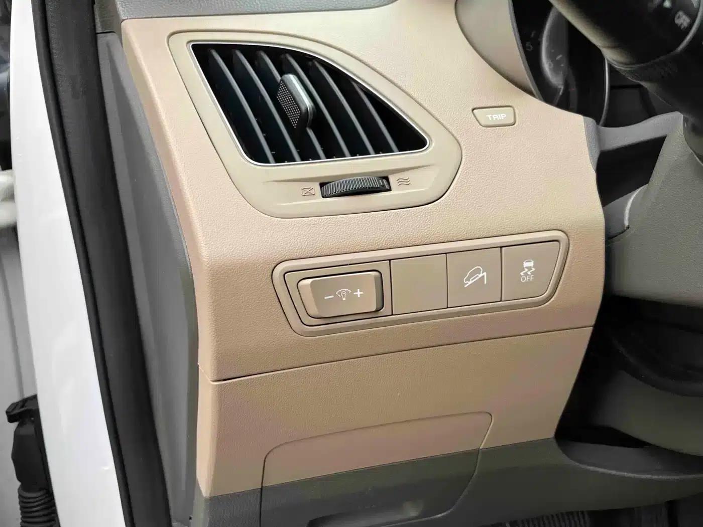 Beijing Hyundai ix35 2013 2.0L Automatic 2WD Smart GLS (National IV Emission Standard) — миниатюра 8