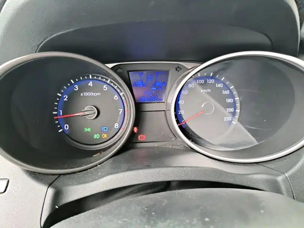 Beijing Hyundai ix35 2015 2.0L Automatic 2WD Comfort Model (National IV Emission Standard) — миниатюра 12