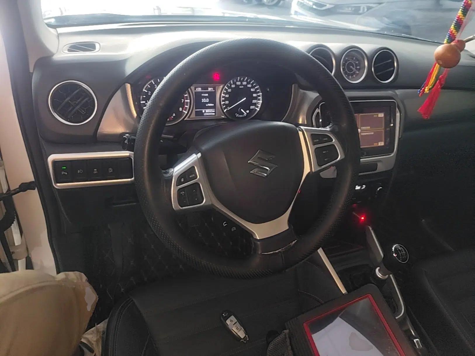 Suzuki Vitara 2016 1.4T Manual Two-Wheel Drive Luxury Model — миниатюра 13