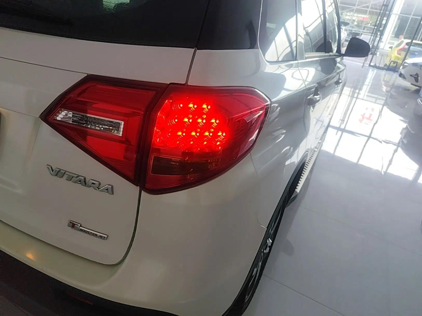 Suzuki Vitara 2016 1.4T Manual Two-Wheel Drive Luxury Model — миниатюра 9