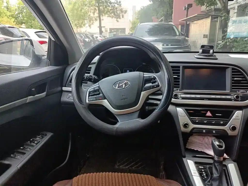 Hyundai Elantra 2016 1.6L Automatic Smart Elite Edition — миниатюра 11