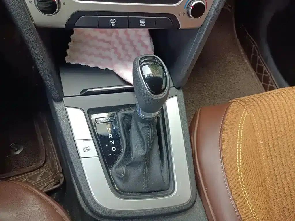 Hyundai Elantra 2016 1.6L Automatic Smart Elite Edition — миниатюра 15