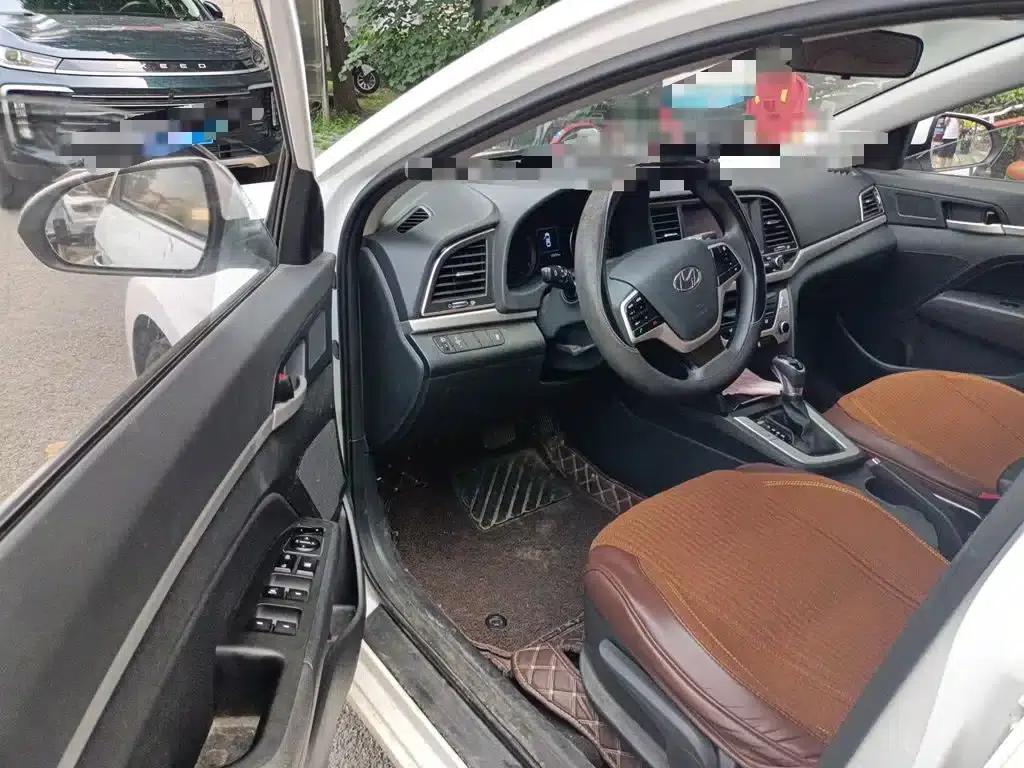 Hyundai Elantra 2016 1.6L Automatic Smart Elite Edition — миниатюра 17