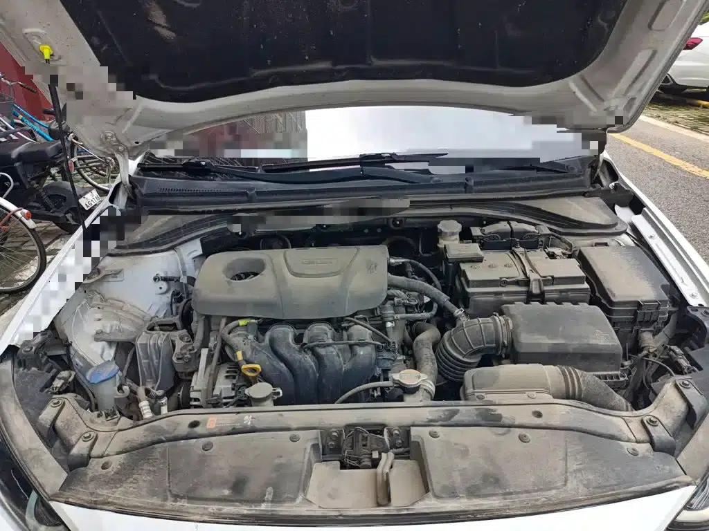 Hyundai Elantra 2016 1.6L Automatic Smart Elite Edition — миниатюра 21