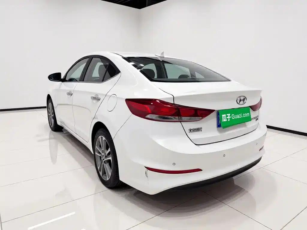 Hyundai Elantra 2016 1.6L Automatic Smart Elite Edition — миниатюра 4