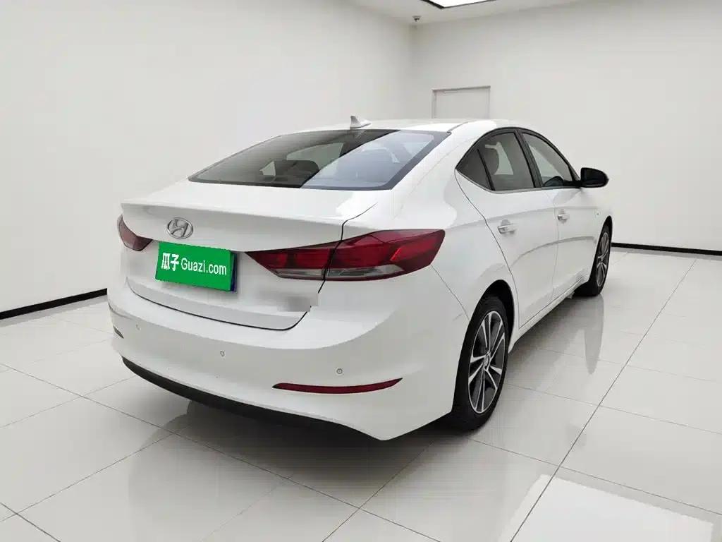 Hyundai Elantra 2016 1.6L Automatic Smart Elite Edition — миниатюра 6