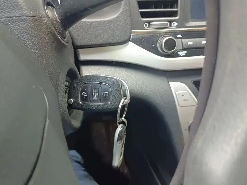 Hyundai Elantra 2016 1.6L Automatic Smart Elite Edition — миниатюра 9