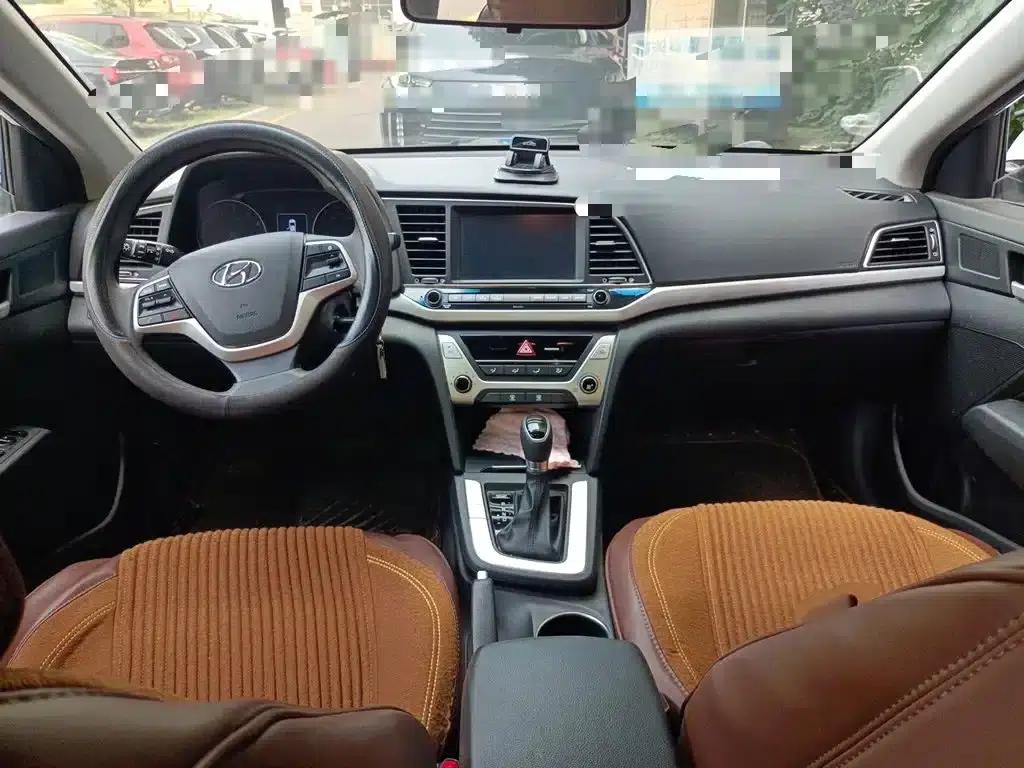 Hyundai Elantra 2016 1.6L Automatic Smart Elite Edition — миниатюра 10