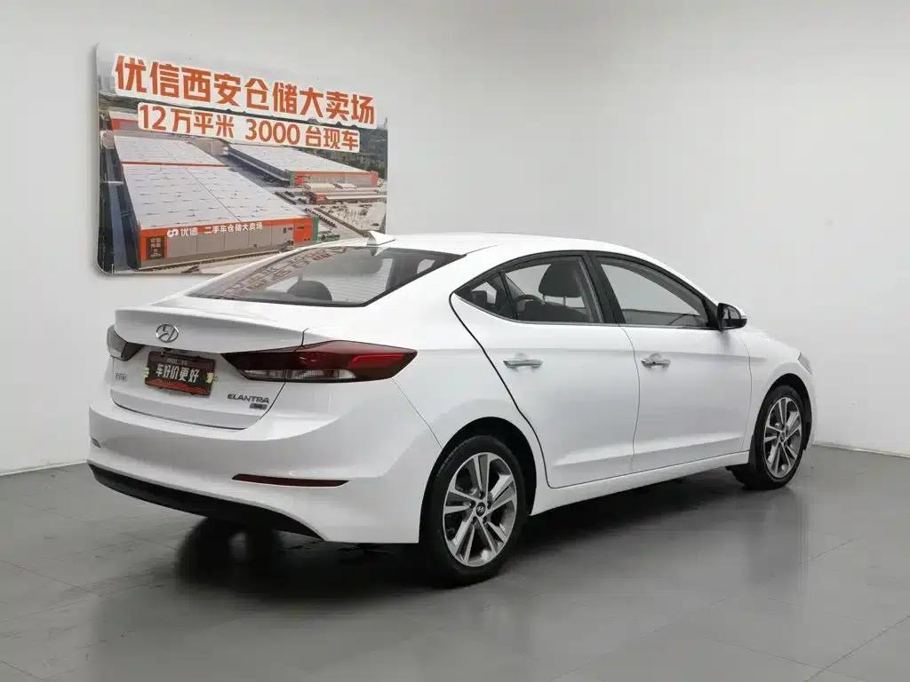 Hyundai Elantra 2016 1.6L Automatic Smart Elite Edition — миниатюра 2
