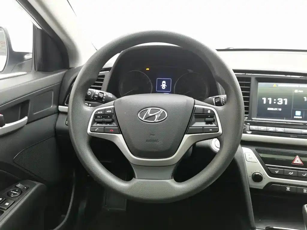 Hyundai Elantra 2016 1.6L Automatic Smart Elite Edition — миниатюра 11