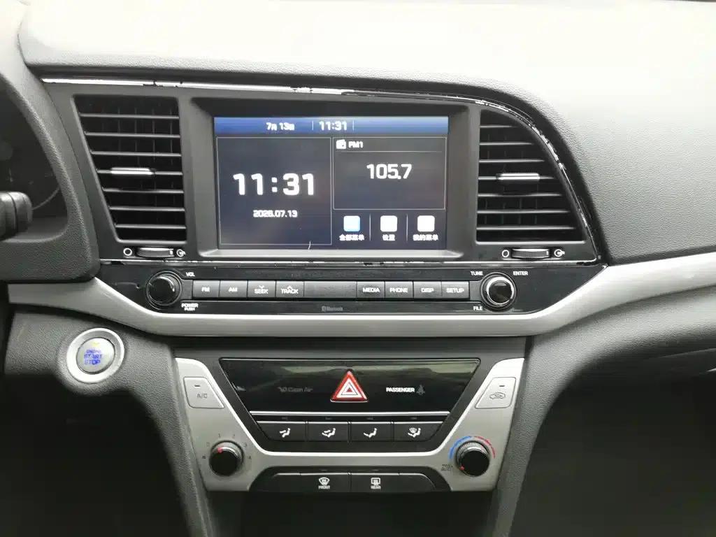 Hyundai Elantra 2016 1.6L Automatic Smart Elite Edition — миниатюра 12