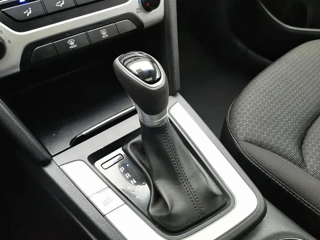 Hyundai Elantra 2016 1.6L Automatic Smart Elite Edition — миниатюра 13